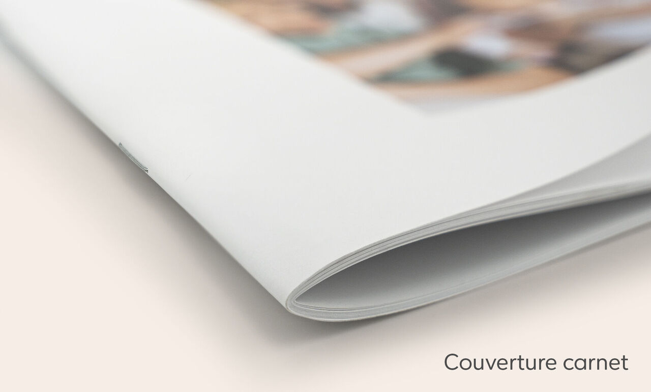Gros plan sur la couverture carnet d'un livre photo