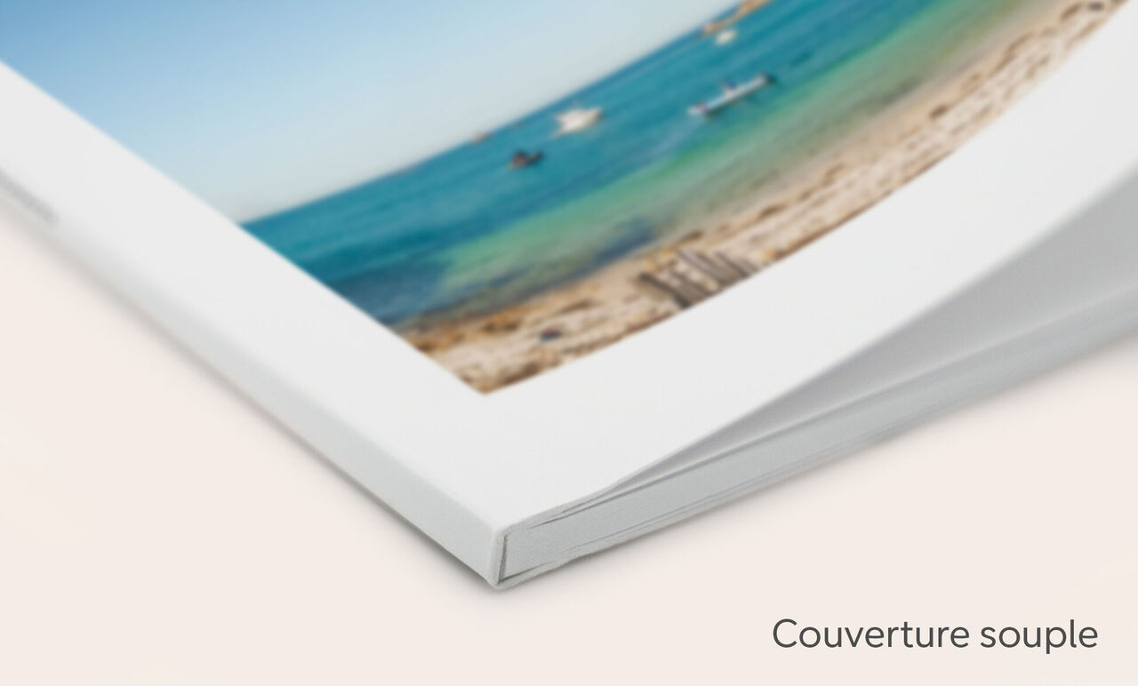 Gros plan sur la couverture souple d'un livre photo