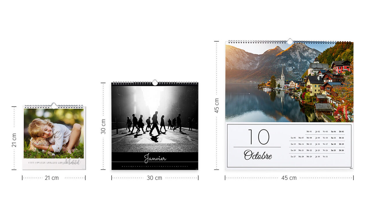 Trois calendriers photo CEWE diversifiés avec tailles et motifs: un enfant avec son jouet, un coucher de soleil, une ville avec montagnes, tous avec des dates claires.