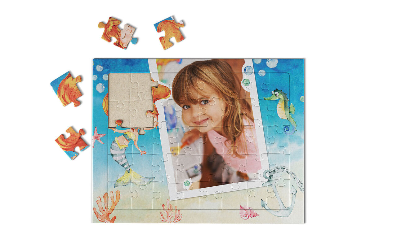 Puzzle enfant personnalisé assemblé, avec quelques pièces encore détachées