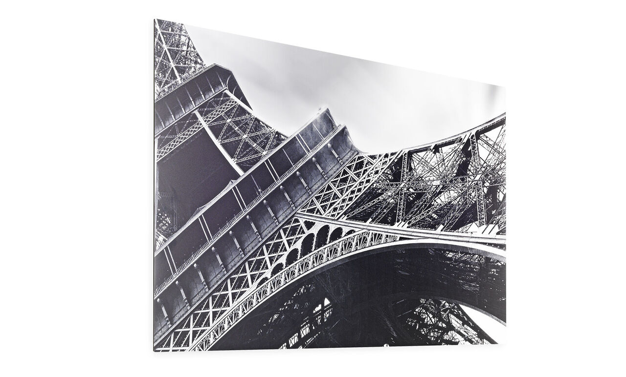 Image en noir et blanc de la tour Eiffel avec vue sur la structure et les arches