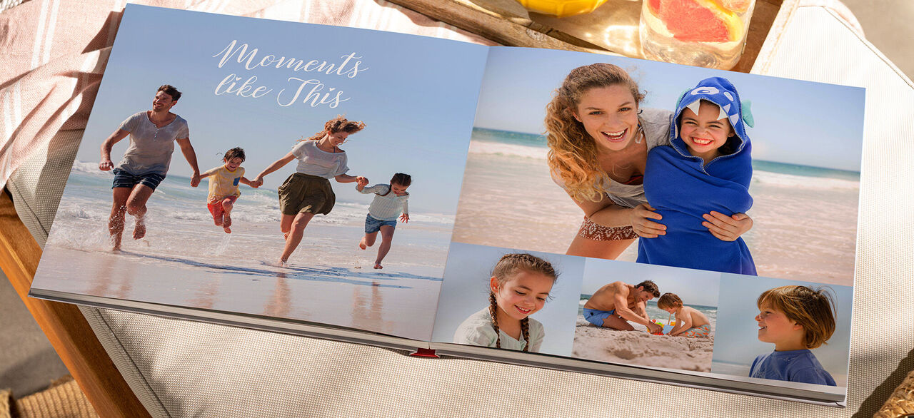 Famille sur la plage, riant et jouant, beaux souvenirs capturés dans le CEWE album photo