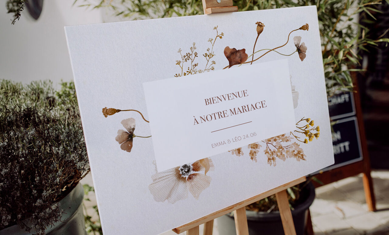 Panneau de bienvenue au mariage avec motifs floraux, personnalisé pour Emma et Leo.