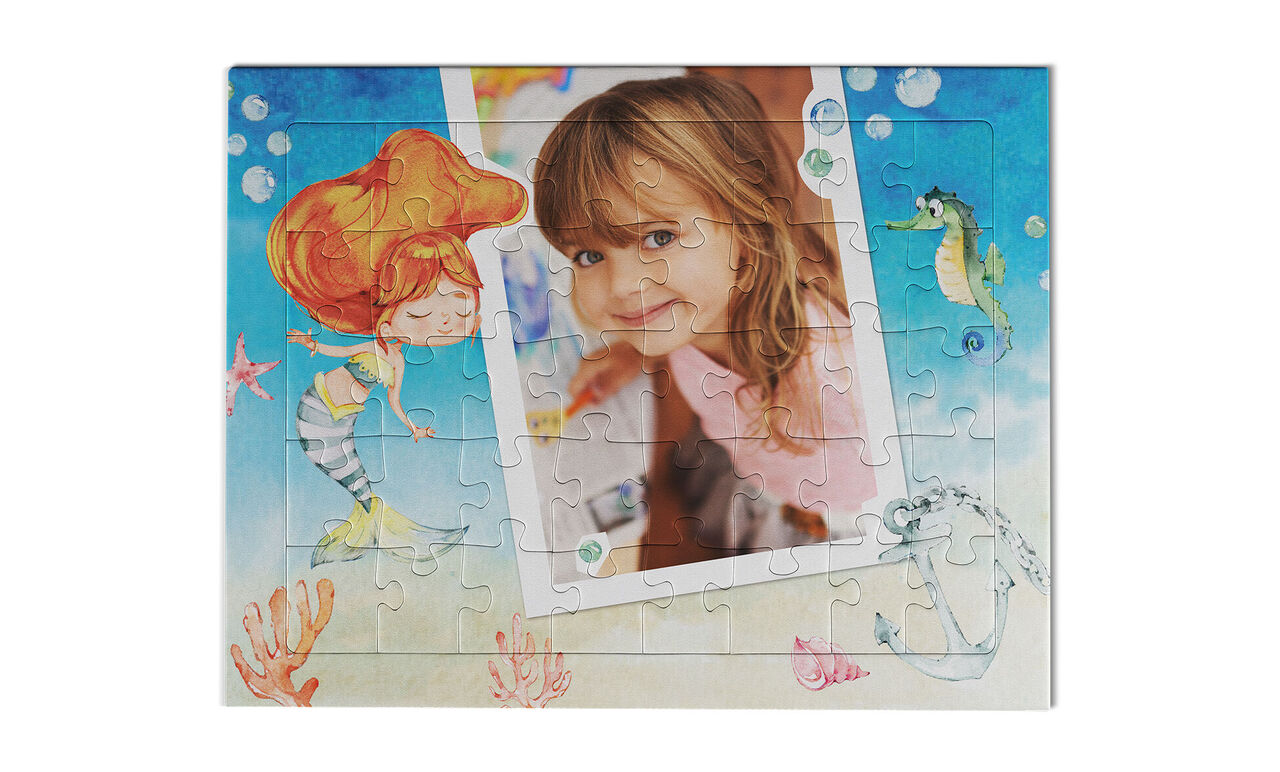Puzzle carré avec portrait d’une fillette, sirènes et animaux marins