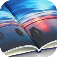 Livre photo ouvert avec une photo de paysage au coucher de soleil.
