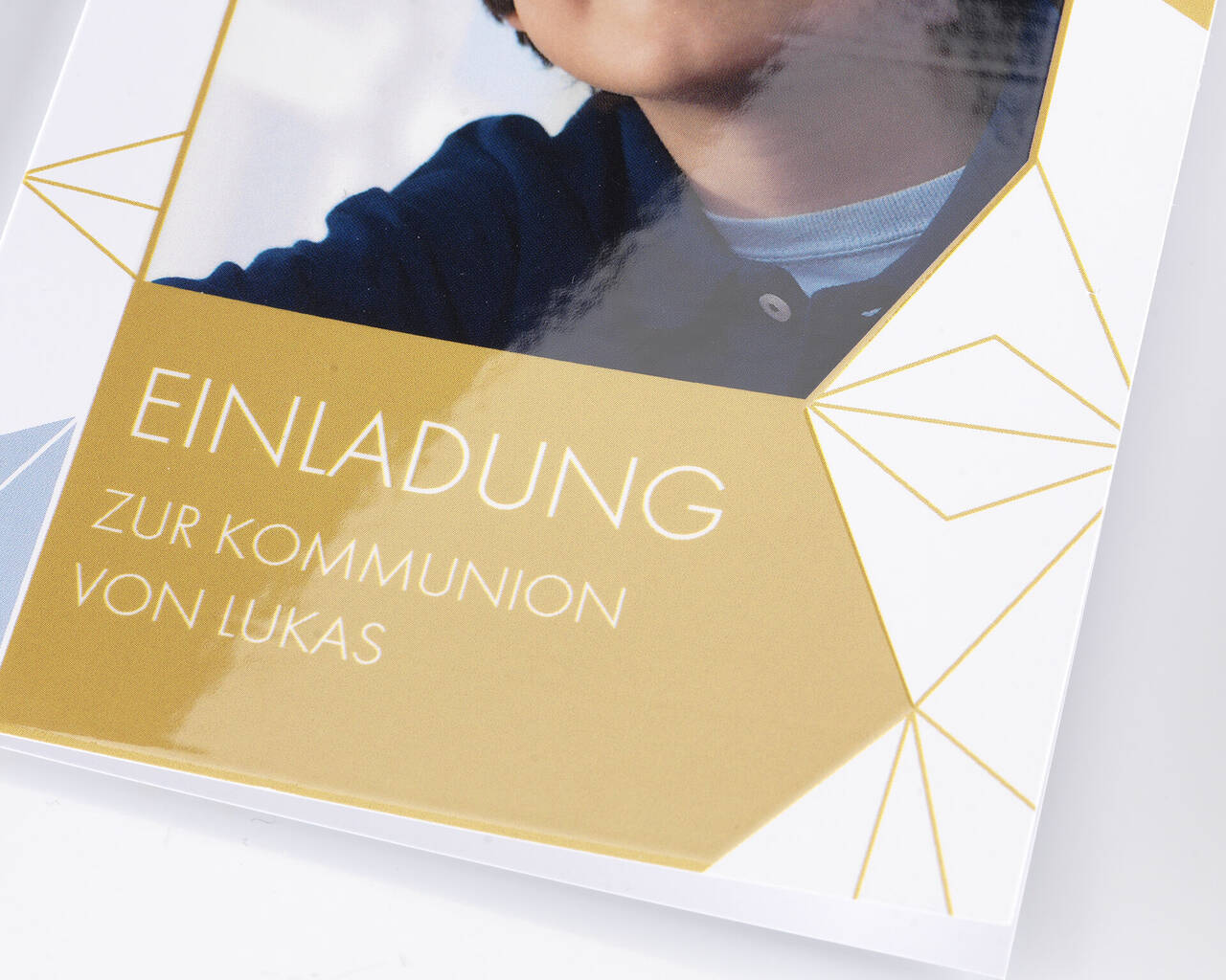 Invitation à la communion de Lukas avec des accents dorés