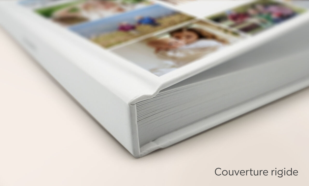 Gros plan sur la couverture rigide d'un livre photo