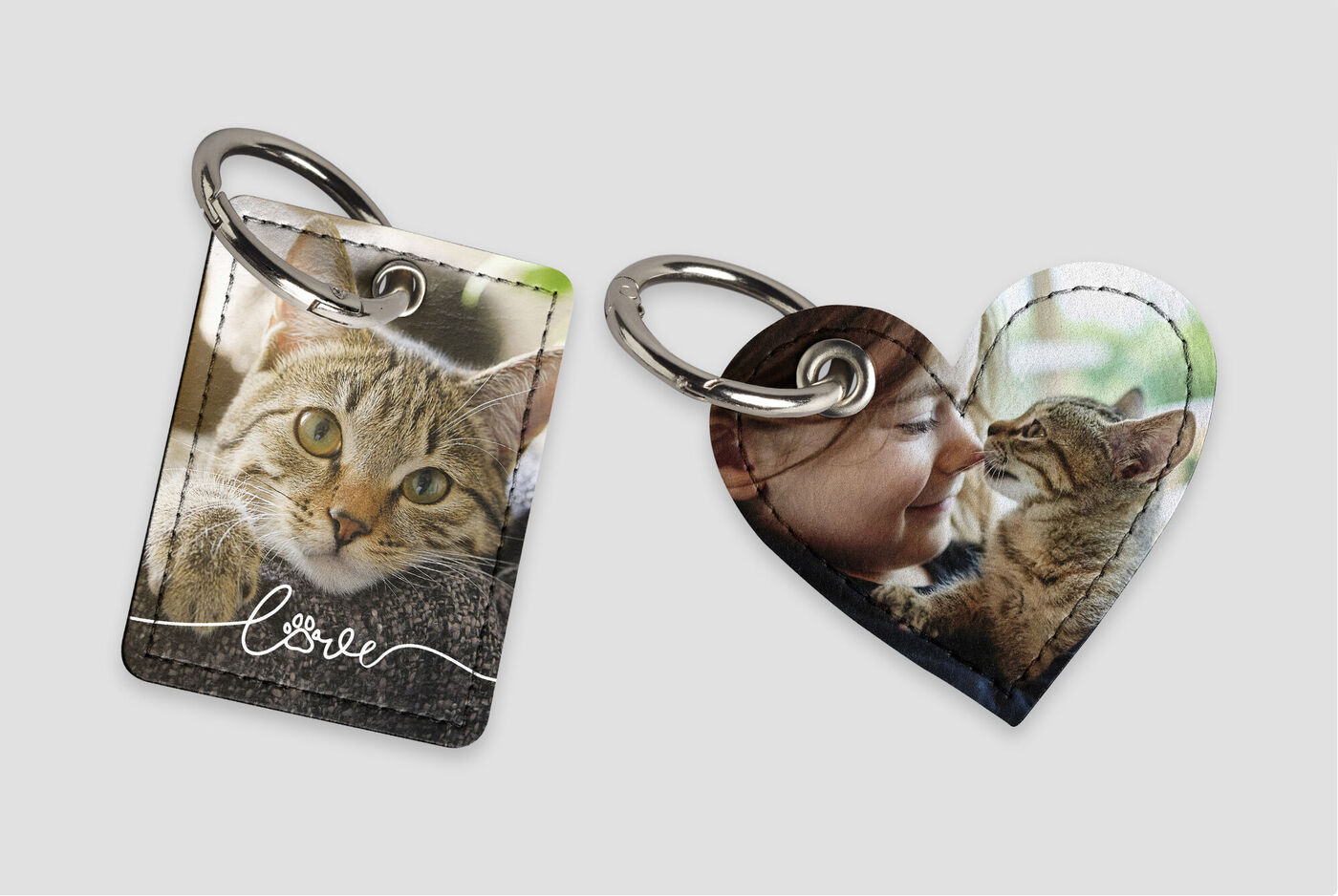 Deux porte-clés en différentes formes avec motifs de chats