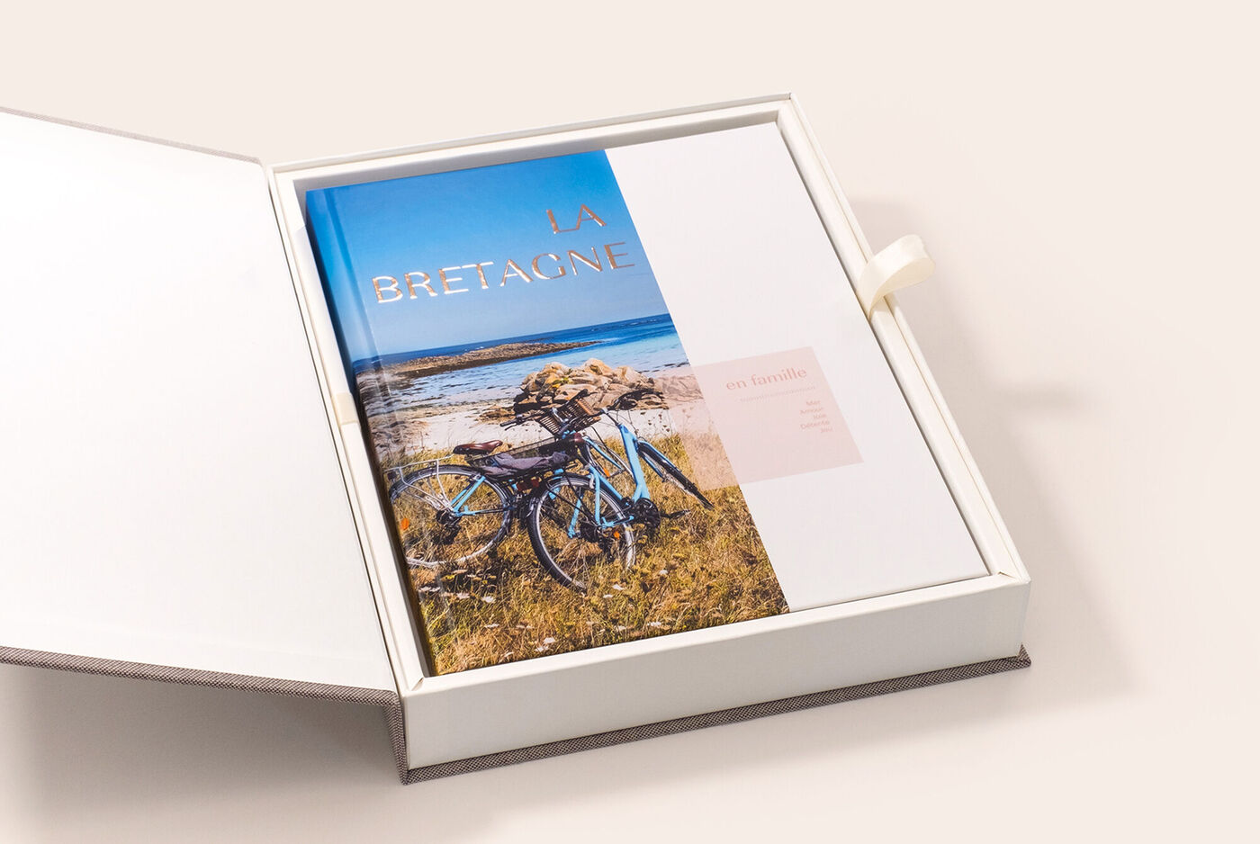 Album photo dans une boîte cadeau