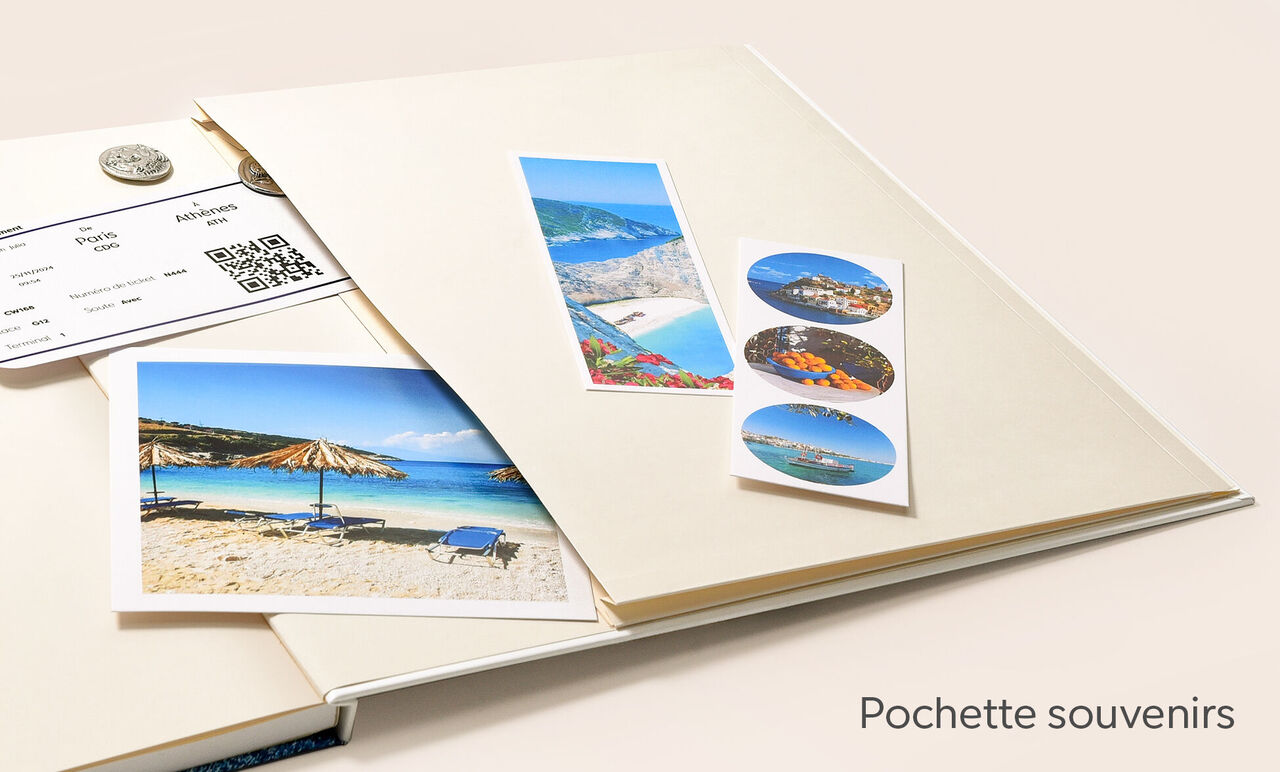 Pochette souvenirs à l'intérieur du livre photo XL avec des photos de vacances