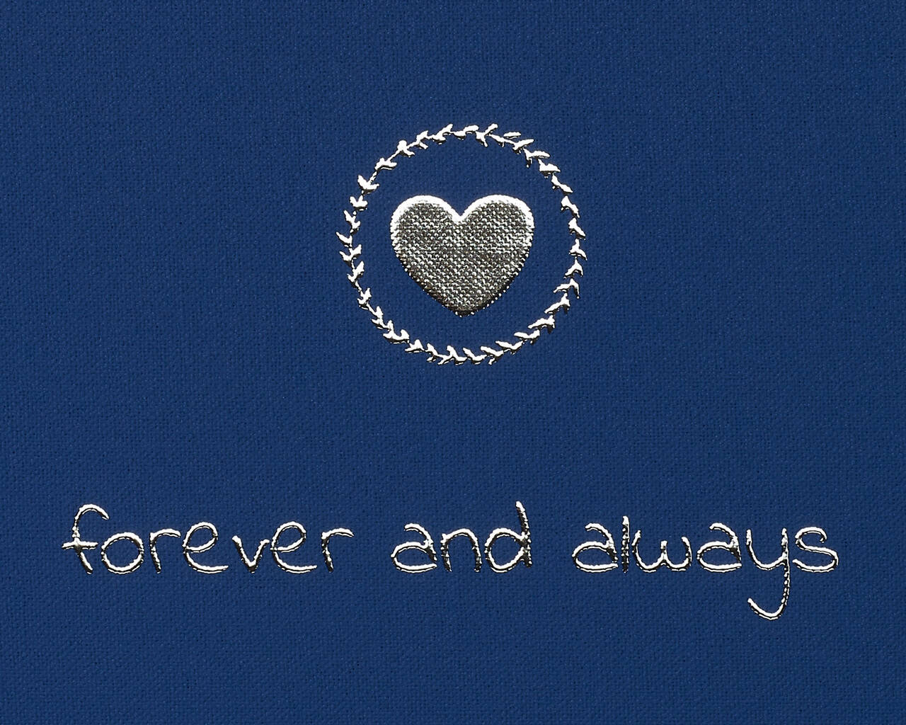 Œuvre bleue avec un cœur et le texte "forever and always" en blanc.
